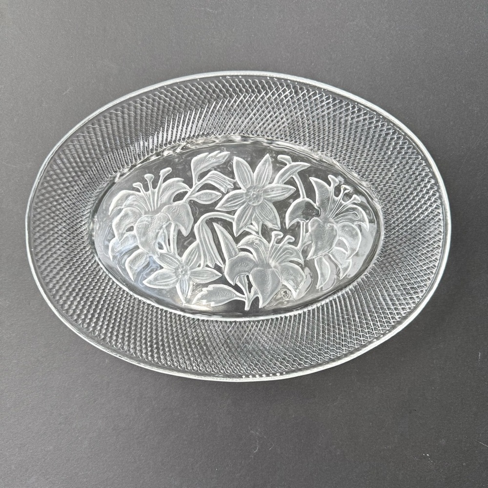 Elegant Clear Glass Floral Oval Platter 12” x 8.75”